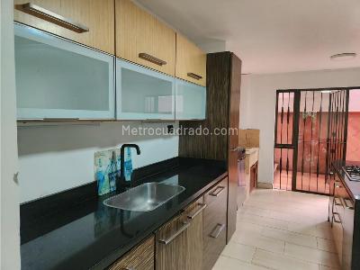Apartamento de 3 alcobas en venta en El Poblado, Medellín, 226 m² · foto 3 de 14