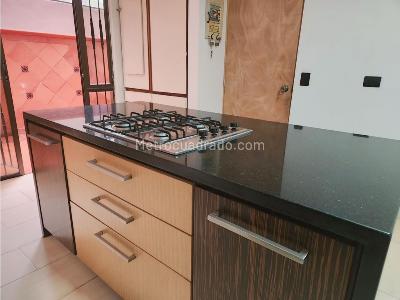 Apartamento de 3 alcobas en venta en El Poblado, Medellín, 226 m² · foto 5 de 14