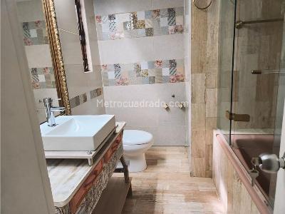 Apartamento de 3 alcobas en venta en El Poblado, Medellín, 226 m² · foto 13 de 14
