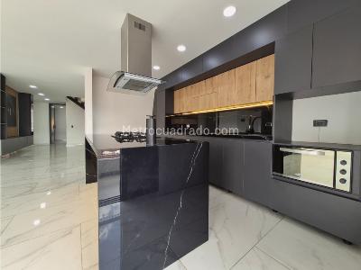 Apartamento de 4 alcobas en venta en Laureles, Medellín, 223 m² · foto 3 de 20