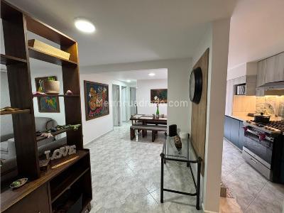 Apartamento de 3 alcobas en venta en El Poblado, Medellín, 98 m² · foto 3 de 20