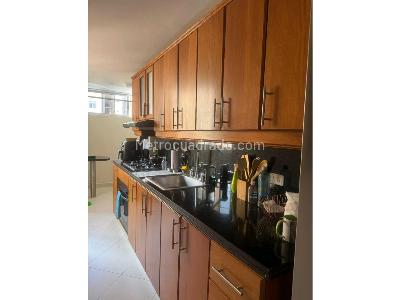 Apartamento de 3 alcobas en venta en Laureles, Medellín, 129 m² · foto 3 de 7