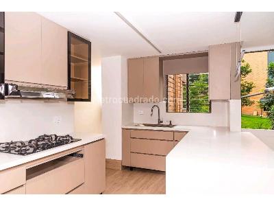 Apartamento en venta en El Poblado, Medellín · foto 2 de 15