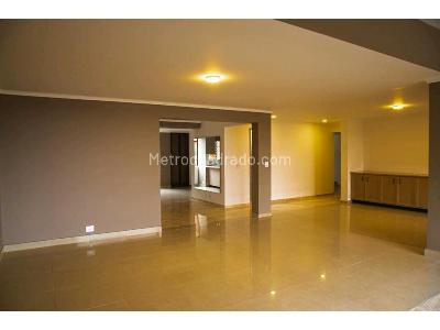 Apartamento en venta en El Poblado, Medellín · foto 4 de 15