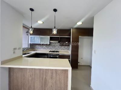 Apartamento de 3 alcobas en venta en Loma De Los Balsos, Medellín, 92 m² · foto 2 de 19