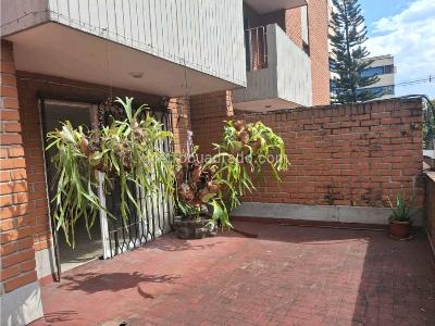 Apartamento de 3 alcobas en venta en Laureles Estadio, Medellín, 130 m² · foto 2 de 17