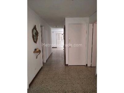 Apartamento de 3 alcobas en venta en Laureles Estadio, Medellín, 130 m² · foto 11 de 17
