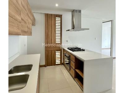 Apartamento de 2 alcobas en venta en El Poblado, Medellín, 94 m² · foto 7 de 14