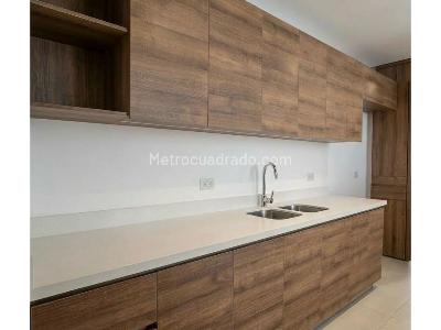 Apartamento de 2 alcobas en venta en El Poblado, Medellín, 94 m² · foto 10 de 14