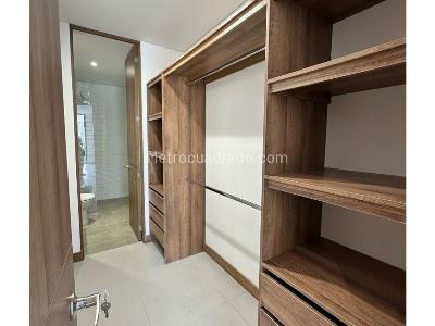 Apartamento de 2 alcobas en venta en El Poblado, Medellín, 94 m² · foto 11 de 14