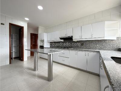 Apartamento de 3 alcobas en venta en El Poblado, Medellín, 316 m² · foto 9 de 20