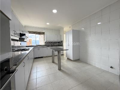 Apartamento de 3 alcobas en venta en El Poblado, Medellín, 316 m² · foto 10 de 20