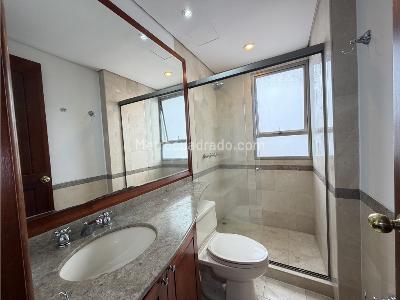 Apartamento de 3 alcobas en venta en El Poblado, Medellín, 316 m² · foto 19 de 20