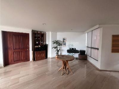 Apartamento de 3 alcobas en venta en El Poblado, Medellín, 123 m² · foto 2 de 8