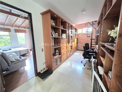 Casa de 4 alcobas en venta en Las Lomitas, Sabaneta, 291 m² · foto 9 de 16