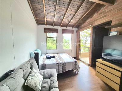 Casa de 4 alcobas en venta en Las Lomitas, Sabaneta, 291 m² · foto 11 de 16