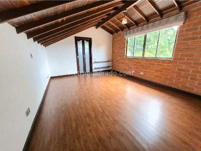Casa de 4 alcobas en venta en Las Lomitas, Sabaneta, 291 m² · foto 14 de 16