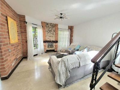 Casa de 4 alcobas en venta en Las Lomitas, Sabaneta, 291 m² · foto 3 de 16