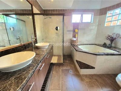 Casa de 4 alcobas en venta en Las Lomitas, Sabaneta, 291 m² · foto 5 de 16