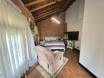 Casa de 4 alcobas en venta en Las Lomitas, Sabaneta, 291 m² · foto 6 de 16
