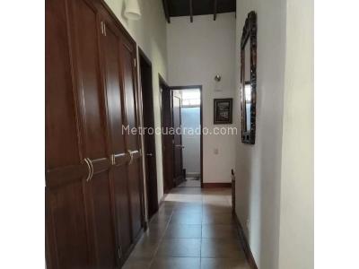 Casa de 5 alcobas en venta en Los Alcazares, Sabaneta, 187 m² · foto 9 de 12