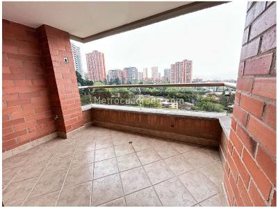Apartamento de 3 alcobas en venta en El Tesoro, Medellín, 114 m² · foto 3 de 15