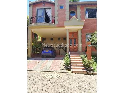 Casa de 4 alcobas en venta en Los Alcazares, Sabaneta, 190 m² · foto 2 de 20