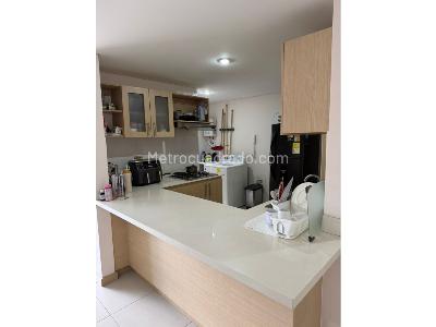 Apartamento de 3 alcobas en venta en Loma De San Jose, Sabaneta, 93 m² · foto 2 de 13