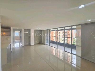 Apartamento de 3 alcobas en venta en Loma De San Jose, Sabaneta, 119 m² · foto 3 de 20