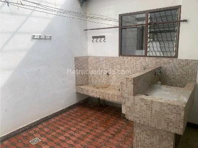 Casa de 4 alcobas en venta en Conquistadores, Medellín, 232 m² · foto 3 de 19