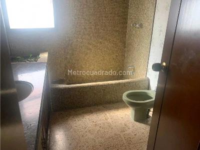 Casa de 4 alcobas en venta en Conquistadores, Medellín, 232 m² · foto 13 de 19