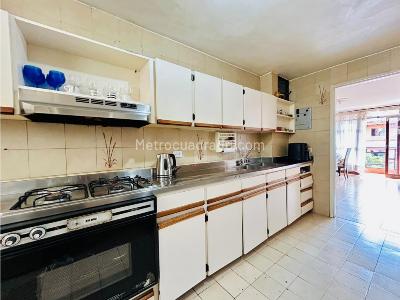 Apartamento de 3 alcobas en venta en Estadio, Medellín, 132 m² · foto 3 de 13