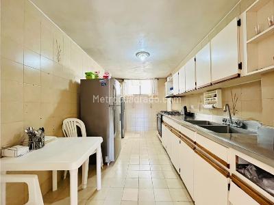 Apartamento de 3 alcobas en venta en Estadio, Medellín, 132 m² · foto 4 de 13
