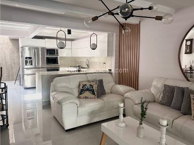 Casa de 3 alcobas en venta en Diego Echavarria, Medellín, 174 m² · foto 2 de 20