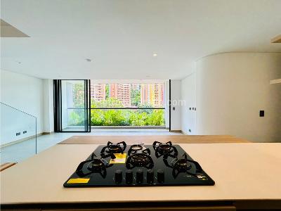 Apartamento de 3 alcobas en venta en La Castellana, Medellín, 178 m² · foto 3 de 17
