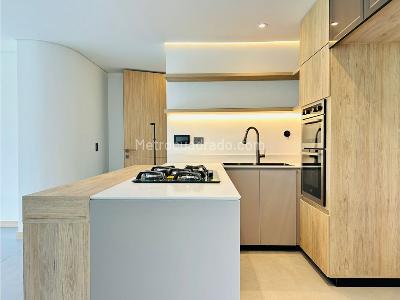 Apartamento de 3 alcobas en venta en La Castellana, Medellín, 178 m² · foto 4 de 17