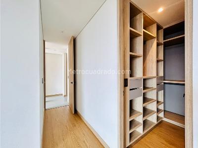Apartamento de 3 alcobas en venta en La Castellana, Medellín, 178 m² · foto 11 de 17