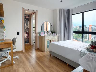 Apartamento de 4 alcobas en venta en Loma De Los Balsos, Medellín, 295 m² · foto 10 de 17
