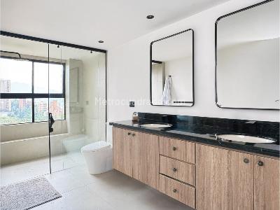 Apartamento de 4 alcobas en venta en Loma De Los Balsos, Medellín, 295 m² · foto 14 de 17