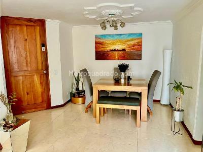 Apartamento de 3 alcobas en venta en Laureles, Medellín, 89 m² · foto 2 de 16