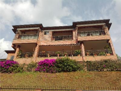 Casa de 5 alcobas en venta en El Poblado, Medellín, 953 m² · foto 2 de 20