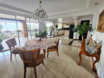 Casa de 5 alcobas en venta en El Poblado, Medellín, 953 m² · foto 3 de 20