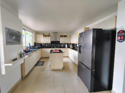 Casa de 5 alcobas en venta en El Poblado, Medellín, 953 m² · foto 4 de 20