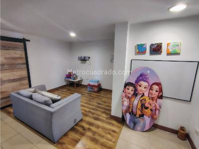 Casa de 5 alcobas en venta en El Poblado, Medellín, 953 m² · foto 6 de 20