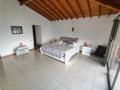 Casa de 5 alcobas en venta en El Poblado, Medellín, 953 m² · foto 8 de 20