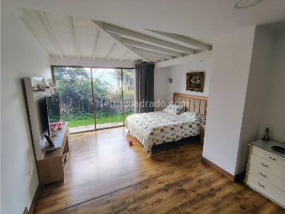 Casa de 5 alcobas en venta en El Poblado, Medellín, 953 m² · foto 9 de 20