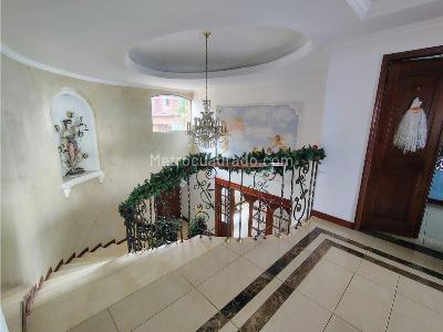 Casa de 5 alcobas en venta en El Poblado, Medellín, 953 m² · foto 11 de 20