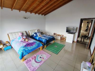 Casa de 5 alcobas en venta en El Poblado, Medellín, 953 m² · foto 18 de 20