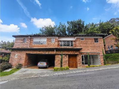 Casa de 5 alcobas en venta en Alto De Las Palmas, Medellín, 389 m² · foto 2 de 20