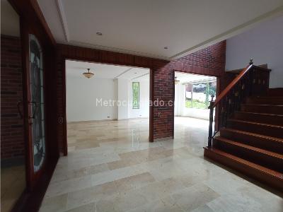 Casa de 5 alcobas en venta en Alto De Las Palmas, Medellín, 389 m² · foto 3 de 20